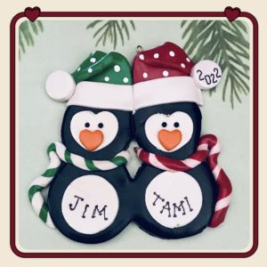 PENGUIN FAMILY CHRISTMAS ORNAMENT