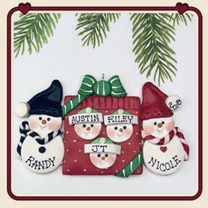 SNOW FAMILY WITH GIFT (50