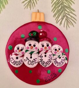 SNOWAN FAMILY ON RED CHRISTMAS BALL WITH 4 SNOWMEN.. FREE PERSONALIZATION